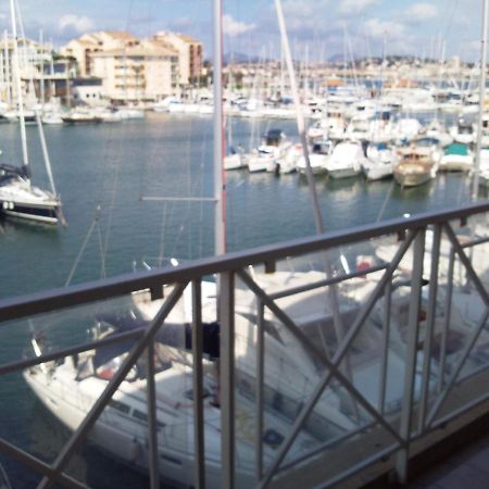 Port Frejus Cap Hermes Vue Mer Et Port Pieds Dans L'Eau Piscine Pkg Exterior photo