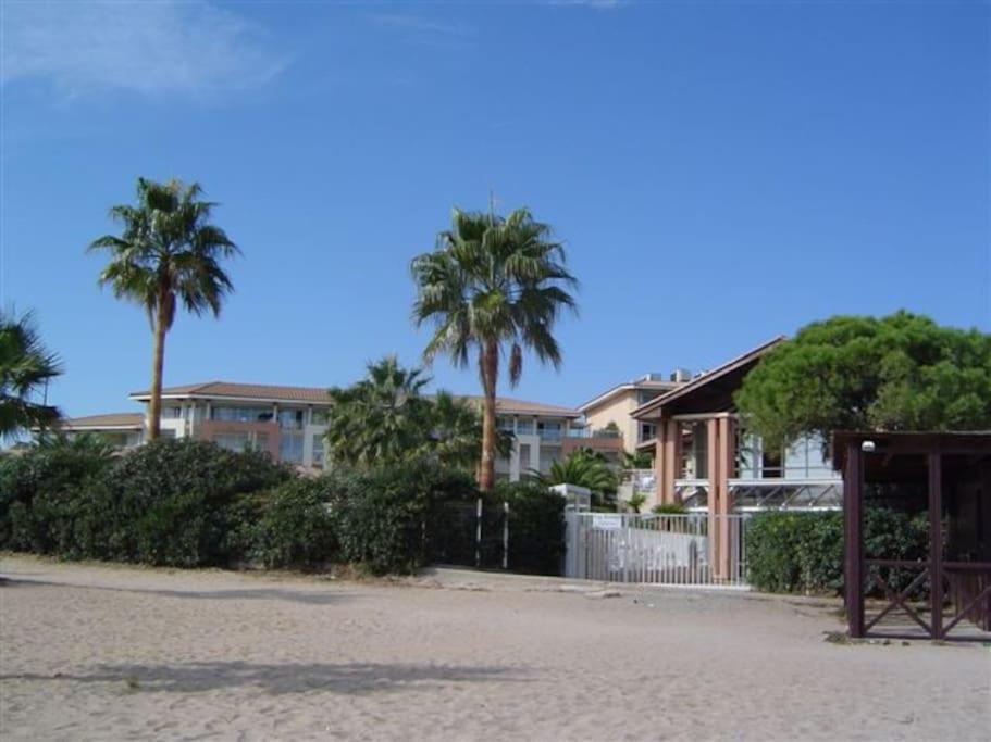 Port Frejus Cap Hermes Vue Mer Et Port Pieds Dans L'Eau Piscine Pkg Exterior photo
