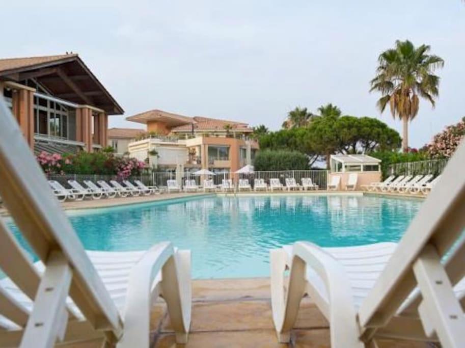 Port Frejus Cap Hermes Vue Mer Et Port Pieds Dans L'Eau Piscine Pkg Exterior photo