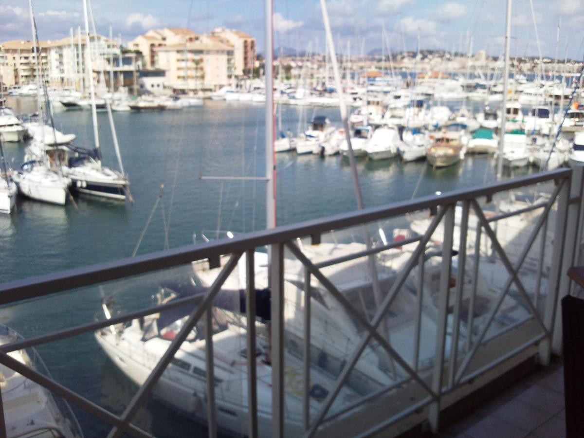 Port Frejus Cap Hermes Vue Mer Et Port Pieds Dans L'Eau Piscine Pkg Exterior photo